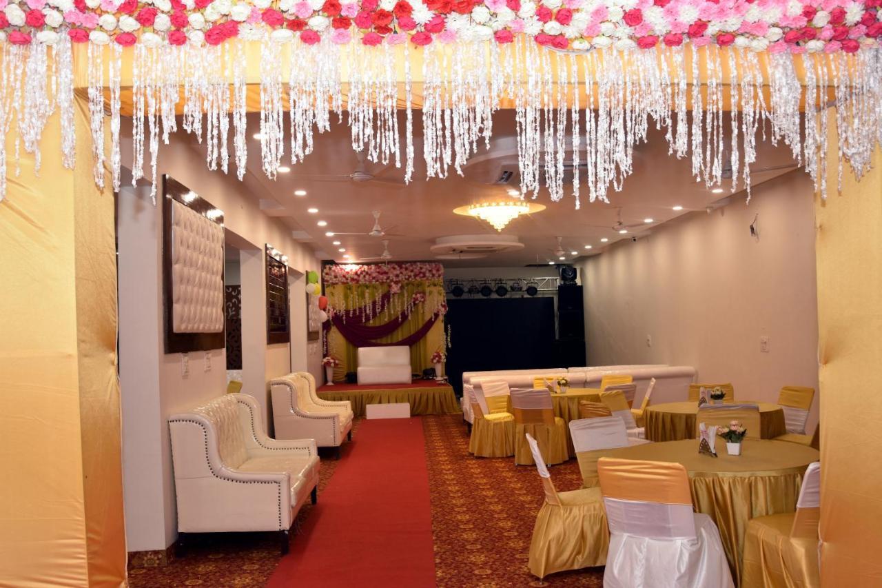 Hotel D Plaza Zirakpur Exterior photo